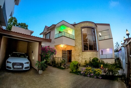 Rail Ridge Luxury Villa
