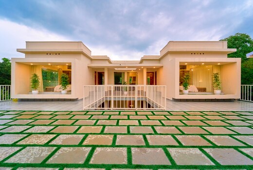 Glen Castle Pool Villa Vagamon by VOYE HOMES