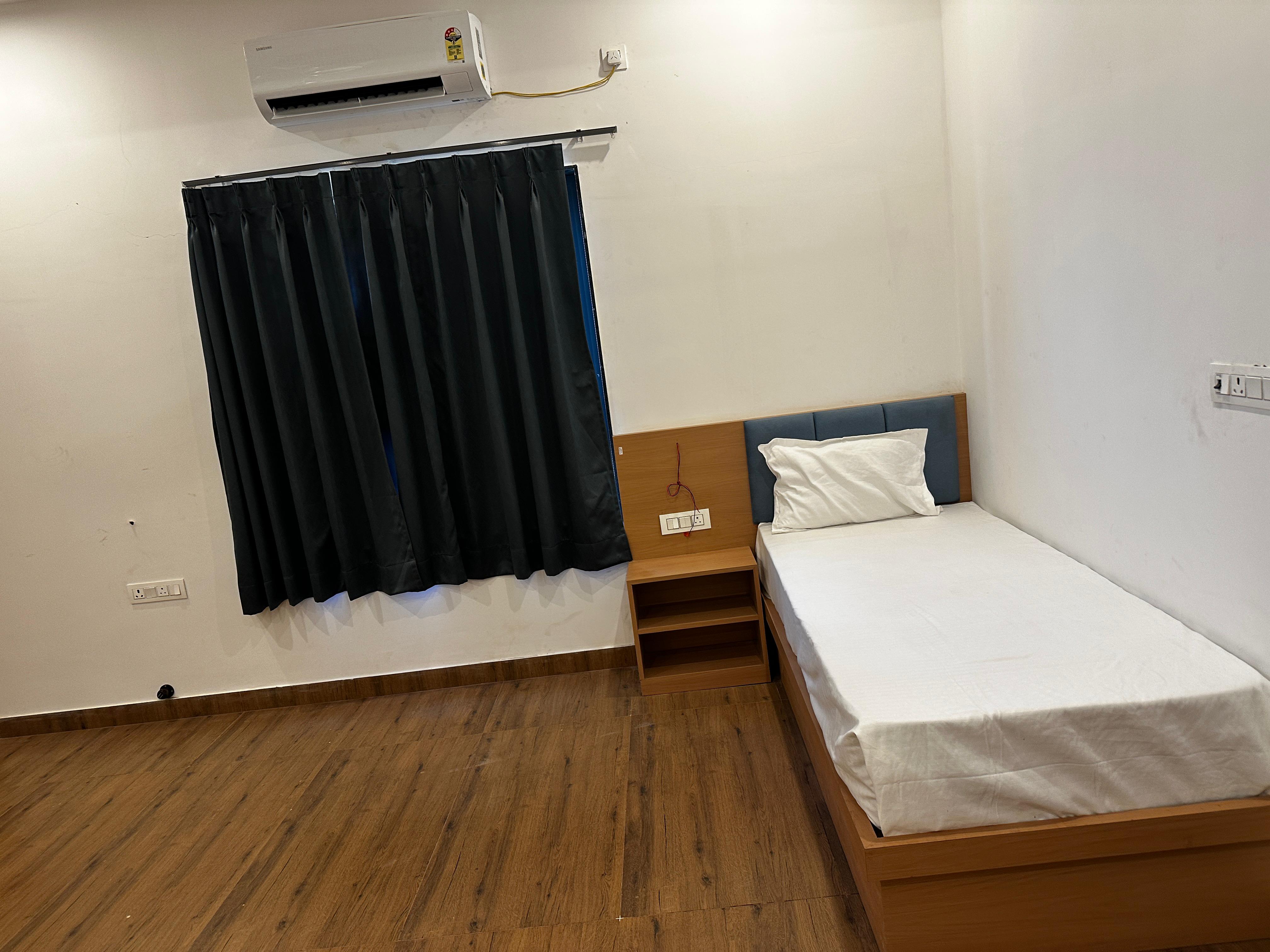 HOTEL R K PALACE