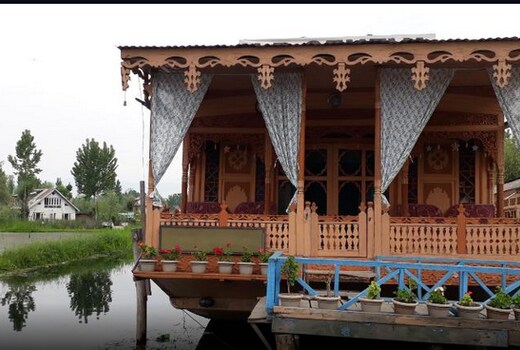 Selectown Houseboat