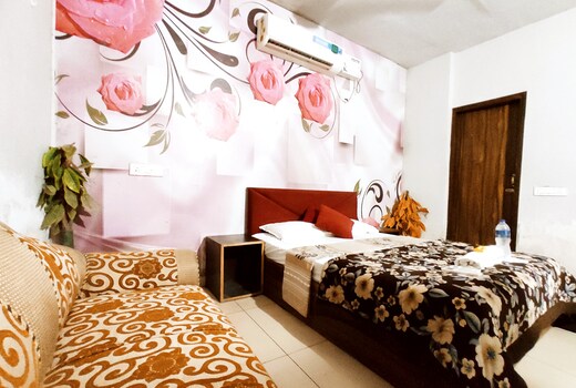 HOTEL THE CORNER HOUSE - A Budget Stay Rooms