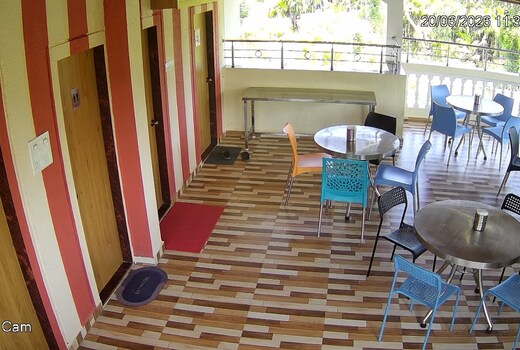 Raindrop Villa and Cottage Lawns