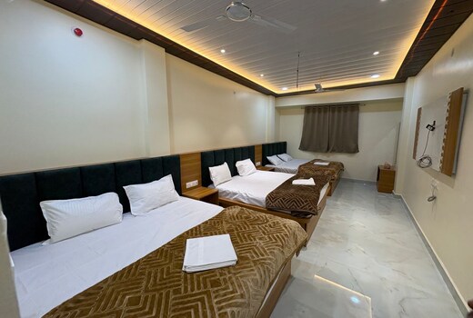 Shree heera palace