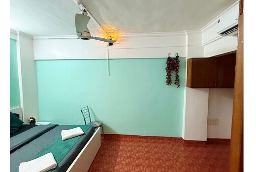 Garden Apartment 1bhk by Royal Luxor