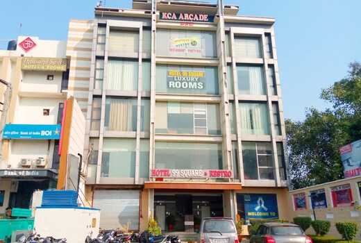 Hotel 99 square