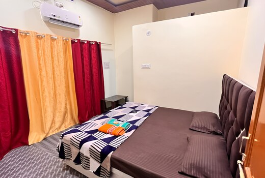 AC Budget Rooms near Mahakaal Mandir