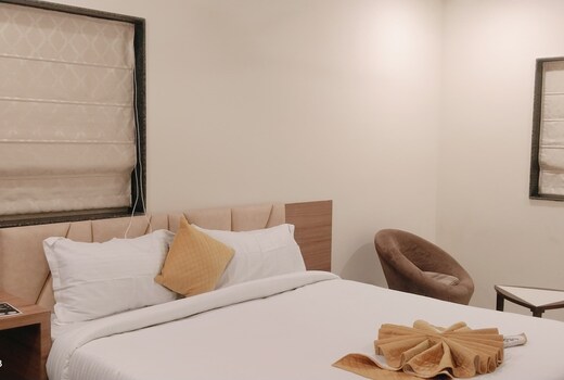 ARK HOTELS.