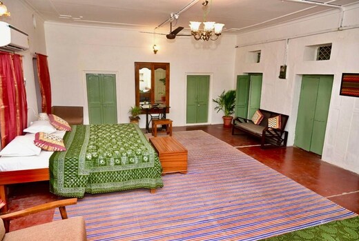 Heritage Home Near Ghat & Temple