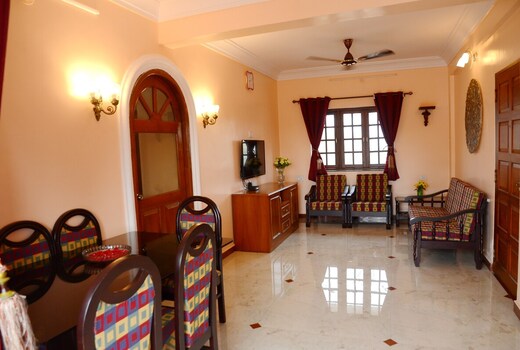 Vista Bellaire 2BHK AC apt in Dona Paul