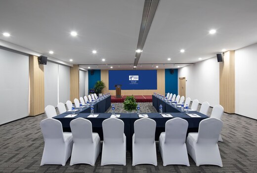 Holiday Inn Express XI