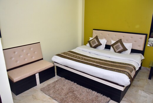 Hotel O Us Residency