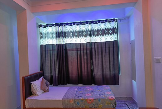 Hotel Gopi Palace