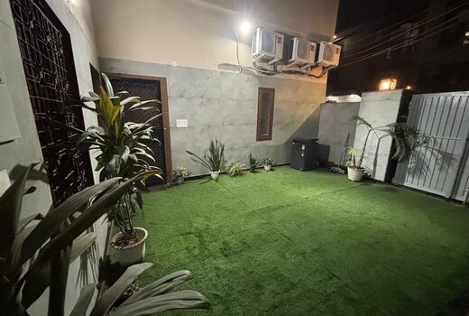 Trahes Elite Modern 2 Bedroom in East Patel Nagar