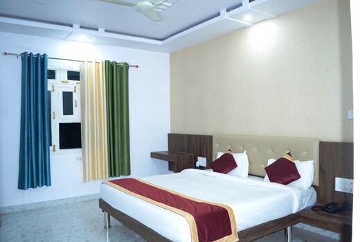 C R RESORT