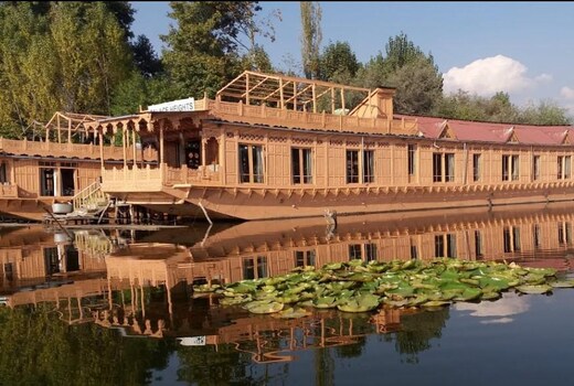 PALACE HEIGHTS HOUSEBOATS