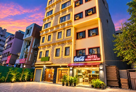 Hotel Holiday Comfort - 800 mts from Jallianwala Bagh
