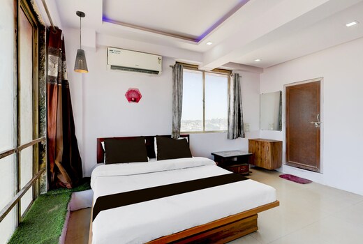Hotel O Red Blue