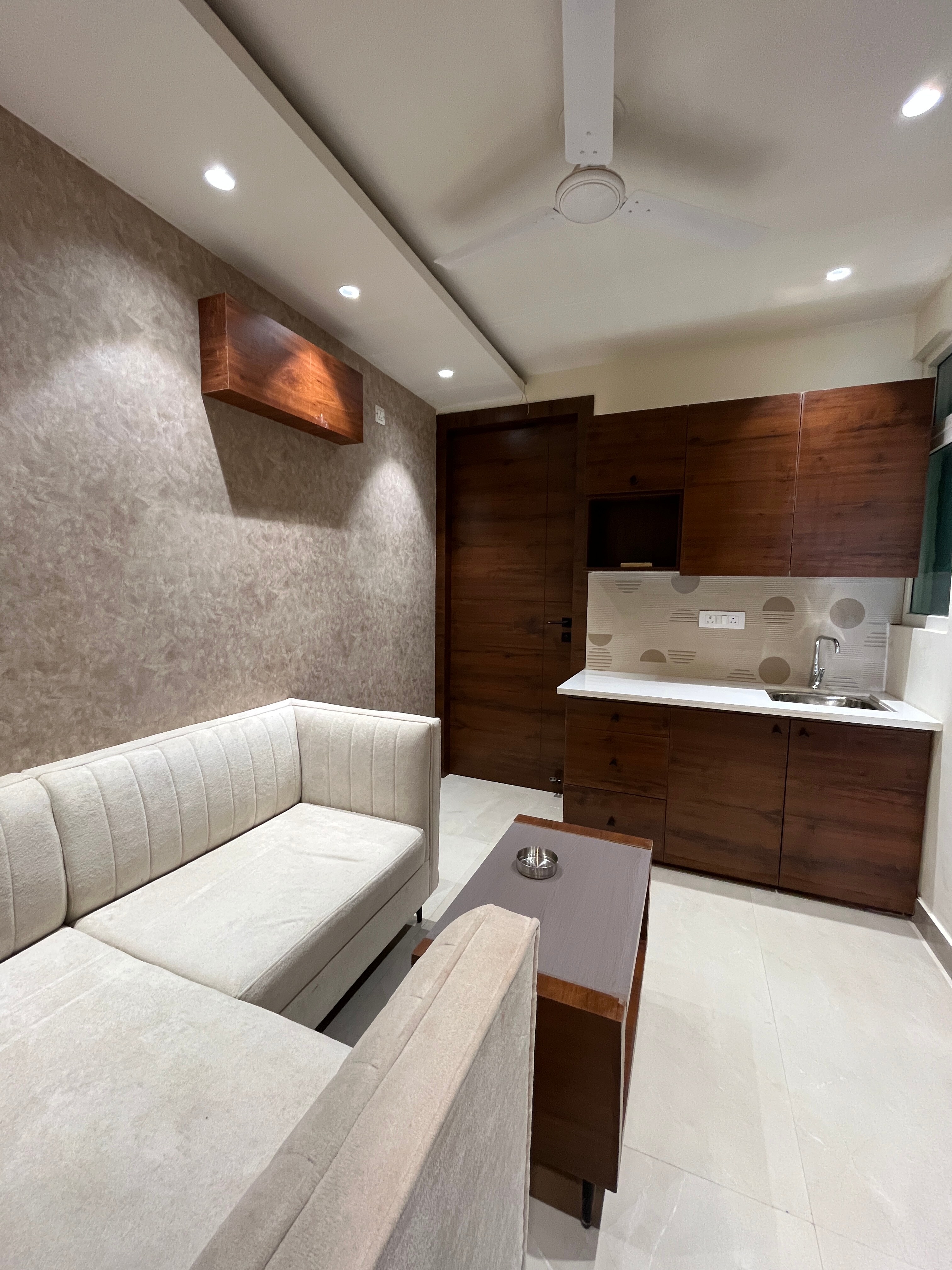 Hill Nest Mountain View Apartments 302