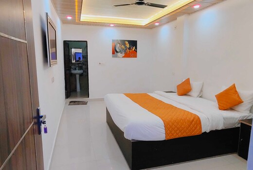 Hotel O Rai Residency