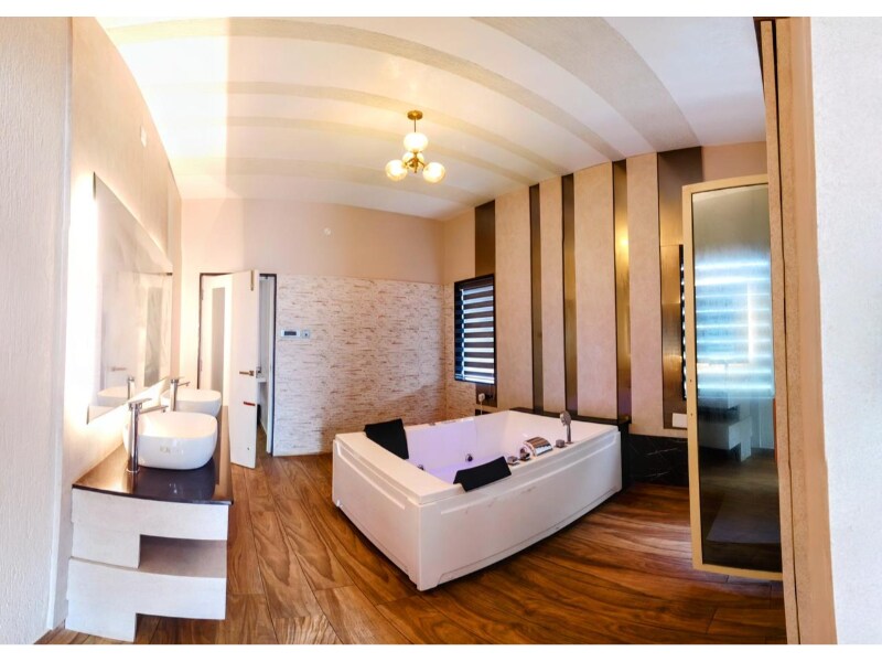 Jacuzzi Royal Grand A Unit of MM Abode