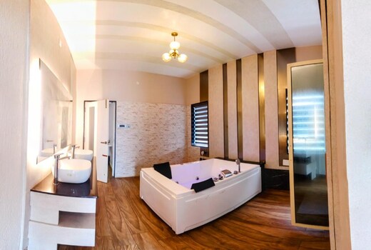 Jacuzzi Royal Grand A Unit of MM Abode