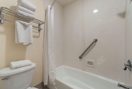 Best Western Plus Northwoods Inn