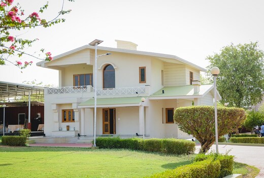 Royale Lalit Farm