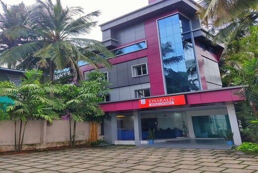 Emarald Hotel and Lodge