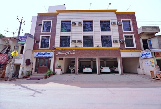 Hotel Blue Moon