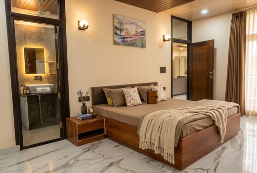 Green Palm Estate 5BR Private Pool Retreat