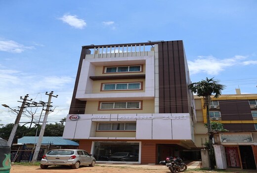 Hotel Grand Zuri (5 minutes from Airport)