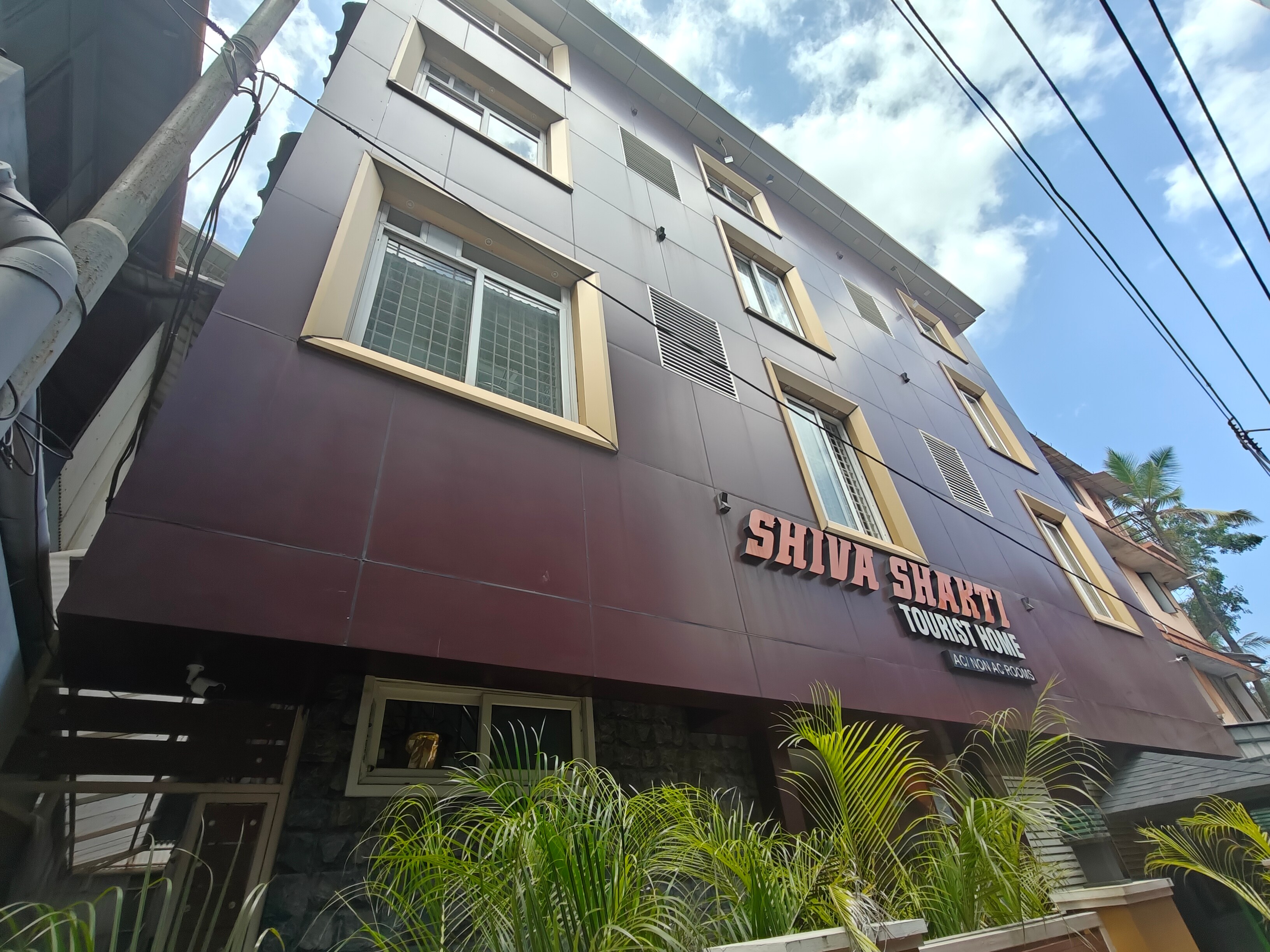 SIVASHAKTHI TOURIST HOME