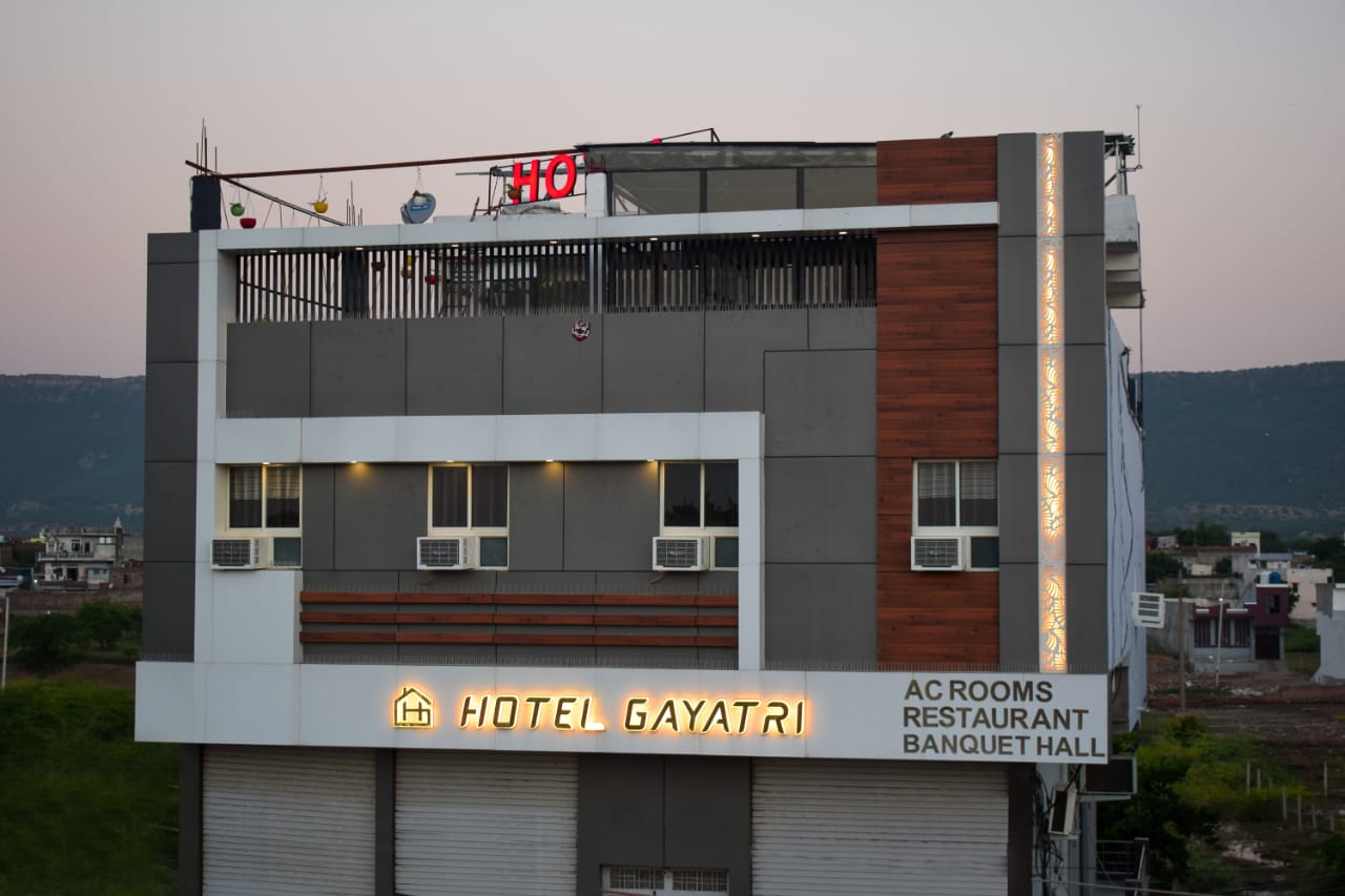 HOTEL GAYATRI LAKHERI