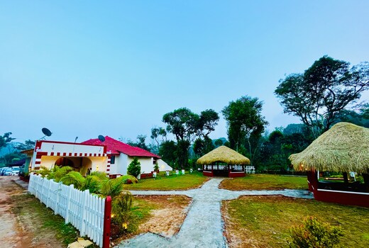 Hombaale stays Sakleshpur