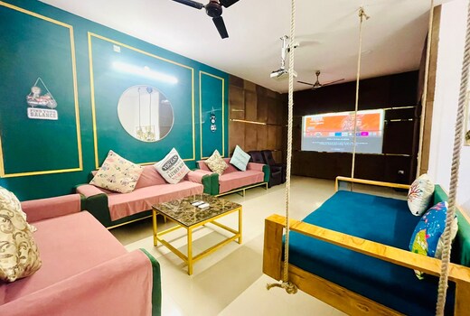 Instay 528 l 3BHK l 2BHK with Pvt. theatre screen