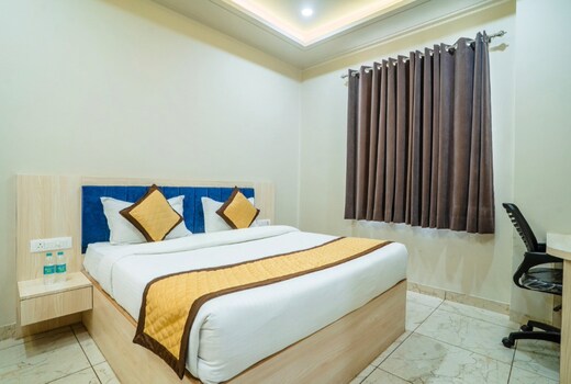 Hotel Snooze 200 meters from Terminal 2