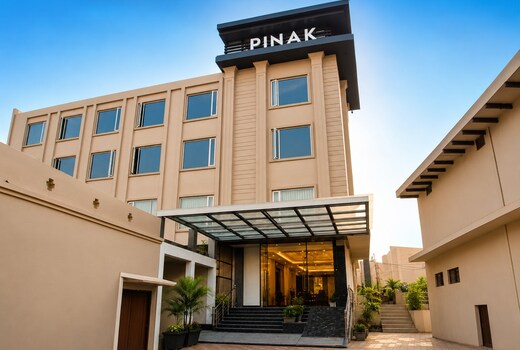 Pinak Hotel