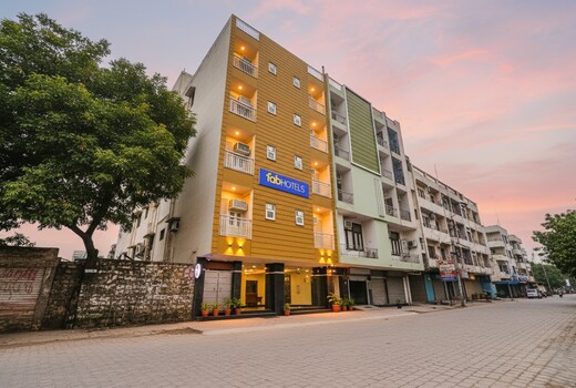 FabHotel Taugan Inn - Nr. Yashobhoomi Convention Centre
