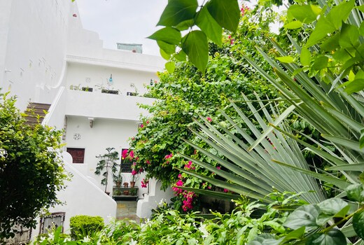 Mosaic Guesthouse (Deluxe Room with Twin Bed)