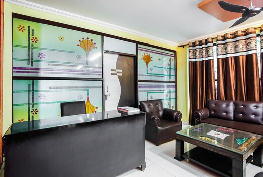 SPOT ON Hotel Harry's 1 Near Select Citywalk Mall