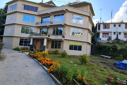 Dewa Elegance | Rooms in a Homestay