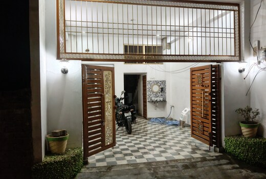 Mahamana Home Stay