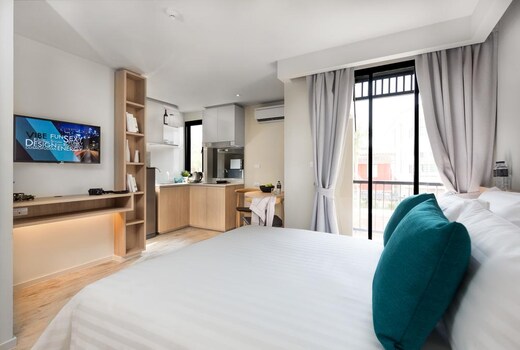 Cross Vibe Bangkok Sukhumvit
