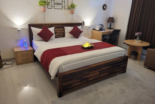 Isaki Suites by Ivory Stays