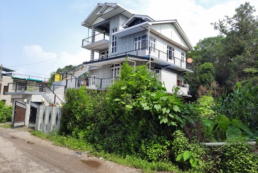 TRIO HOME STAY