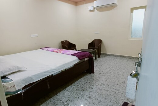 Hotel O Kalluru Venkata Rayulu Function Hall And Guest Rooms
