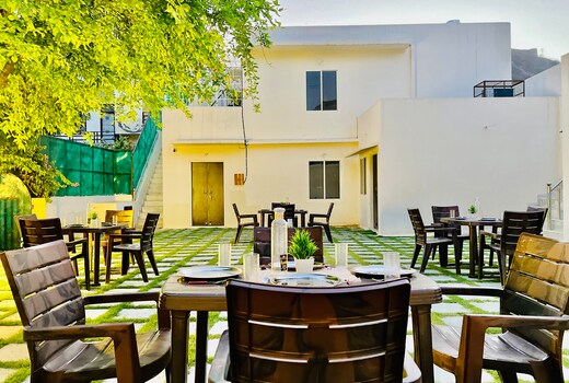 Hostel ivory