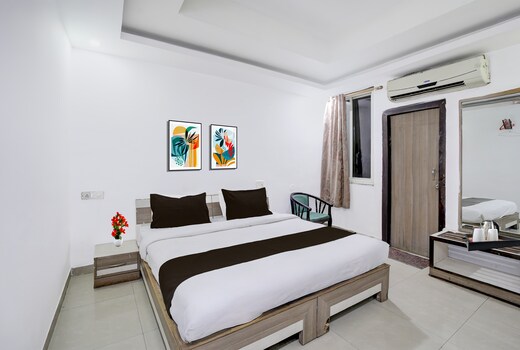 Collection O Shahpura Lakeview Formerly Hotel Royal Villa