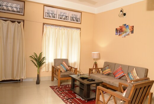 ABODE-Spacious homestay amidst Nabagraha hills