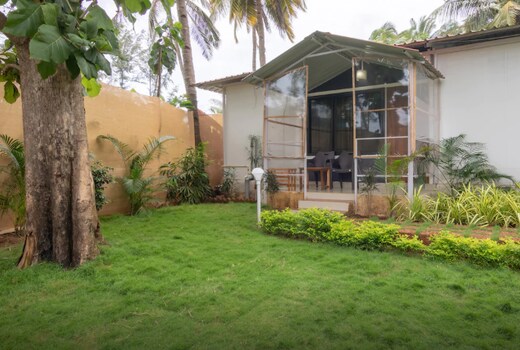 Snug-Inn | Spacious Rooms & Homely Food